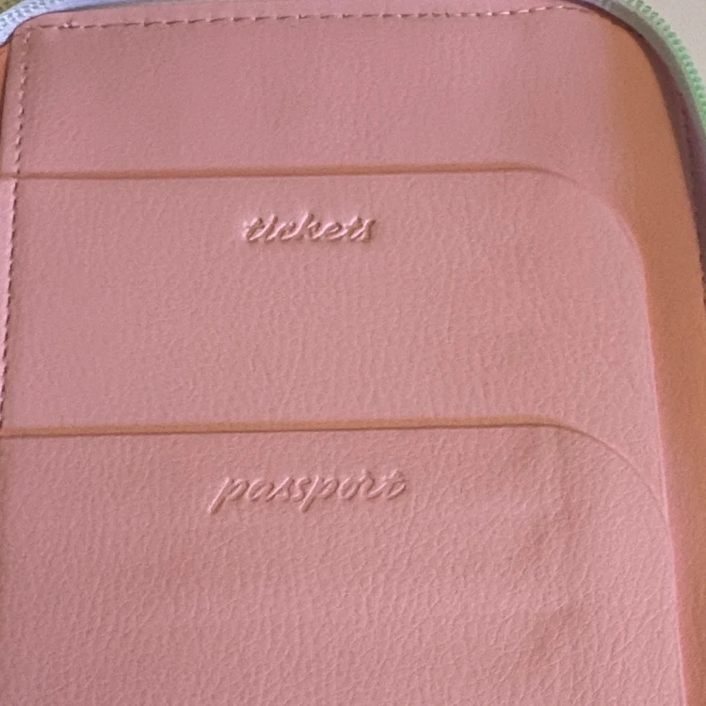 NWT Lilly Pulitzer Pink & Green Floral Travel Wallet, Lime Feeling Good; Sz: O/S - Picture 7 of 9